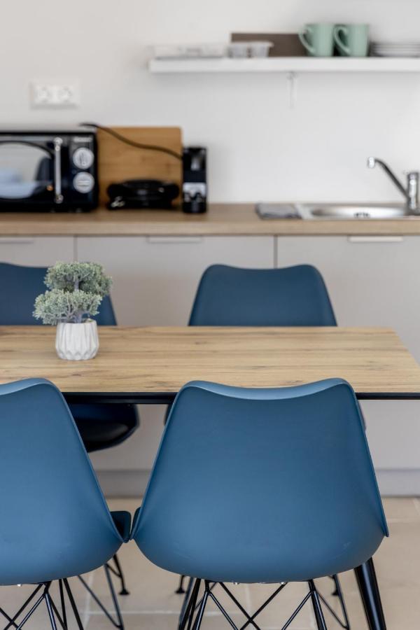 Hip And Fun Apt B Афины Экстерьер фото